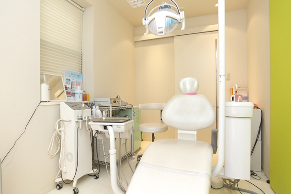 口臭に関する診療を行う部屋には、特殊な治療機器も充実 39647 ma 4 1416902250
