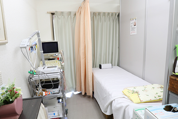 検査室には機器もそろう 4