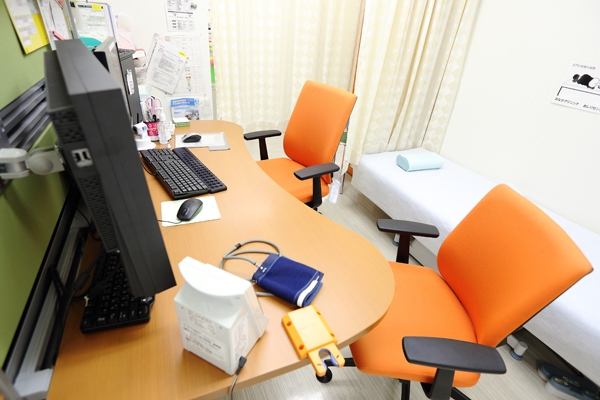 高校生から高齢者まで幅広く診察を行っている 37563 ma 4 1404373619