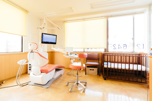 ベビーベッド併設のユニットもあり、子ども連れでも安心だ 4