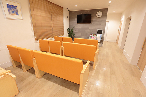 広々とした温かみのある院内 20190131 4