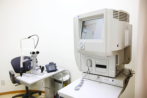 緑内障などの検査に使用する自動視野計など、各種検査機器も完備 20181031 4