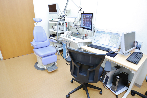 病院での経験を生かした診察を行っている 4