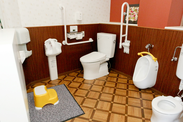 子ども用のトイレや授乳室など、助かる設備も人気のポイントだ C 4