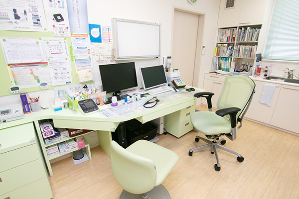 院長は呼吸器を専門にアレルギーや感染症などにも精通する勤勉家 20181026 4