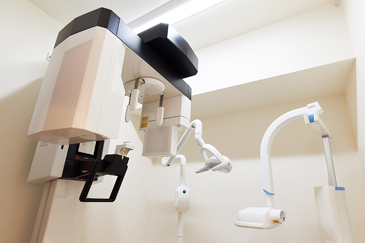 アキバ歯科 千代田区 精度の高い歯科用CTを完備。治療前に必要な情報を確認する