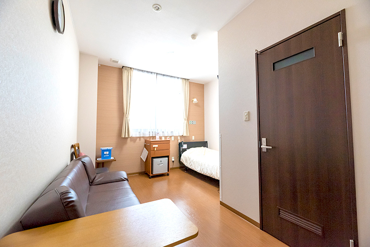 フォレストベルクリニック 名古屋市守山区 2階には個室の入院室には、無線LAN、シャワー、トイレが完備