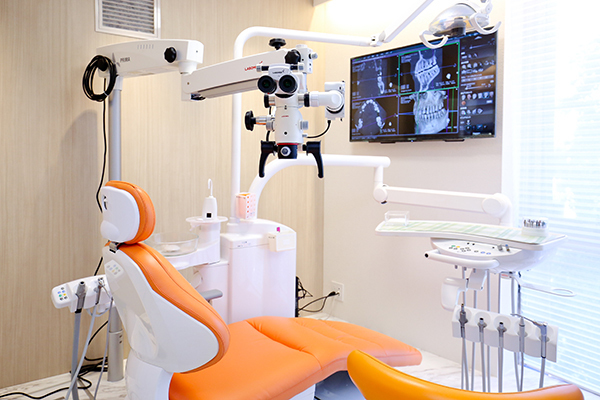 新津田沼歯科クリニック 習志野市 マイクロスコープも導入し、より精密な治療を提供
