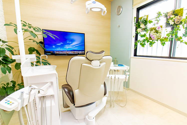 こうの歯科医院 神戸市垂水区 2015年に改装した院内は広々としていて清潔感がある