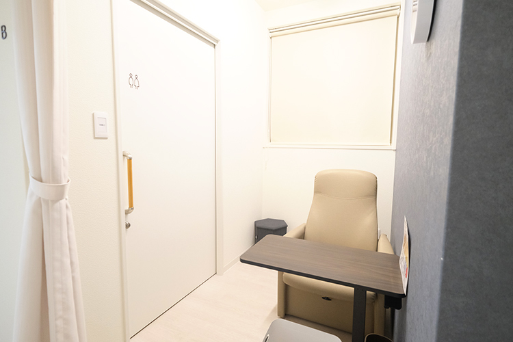 おおやまだクリニック 伊勢市 大腸検査時には、個室トイレ付の専用の部屋で待機可能