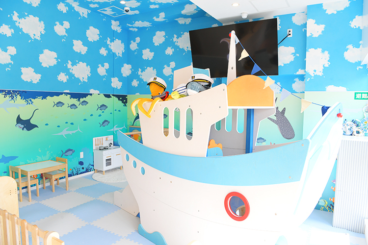 ウィズ歯科クリニック 新松戸 松戸市 約12畳ある広々としたキッズスペースは子どもにも人気