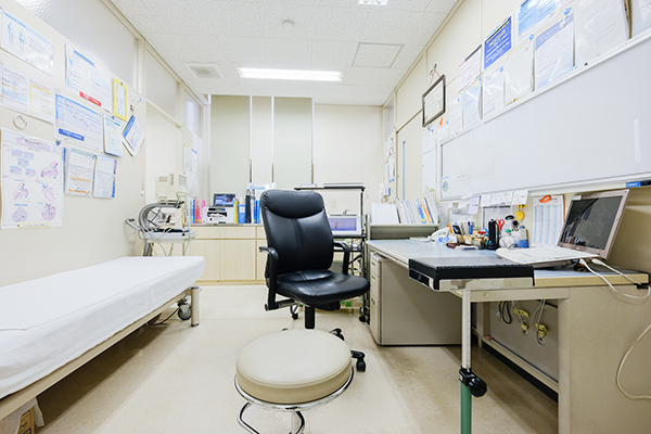 たかはし内科 津市 診察室。一般的な内科疾患から循環器内科の専門的な疾患にも対応