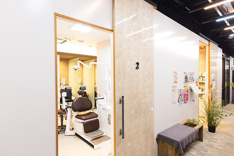 8211 DENTAL CLINIC 東大和市 ぬくもりあるカフェ風の院内