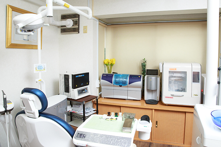 柳澤歯科クリニック 杉並区 多様な機器がそろう診察室