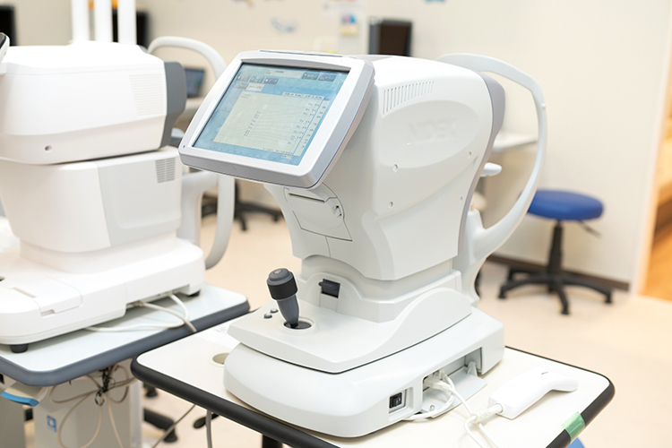 豊洲やまもと眼科 江東区 光干渉式眼軸長測定装置など、各種検査機器をそろえる