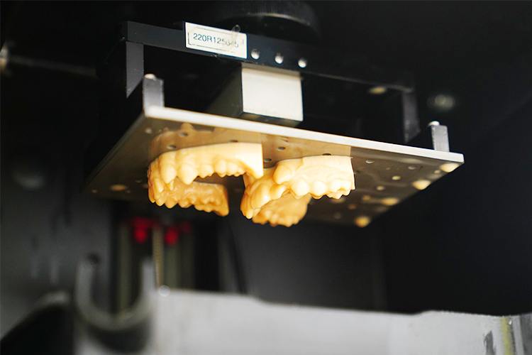 あさひ矯正歯科医院 厚木市 ３Dプリンターをはじめ、先進機器を備えている