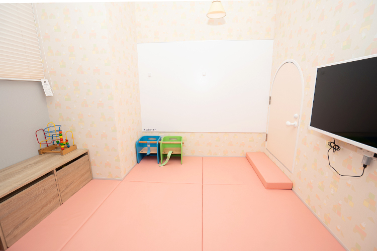 きたはなだプレシャス 歯科 堺市北区 子どもも通院できるよう、広々としたキッズスペースも完備
