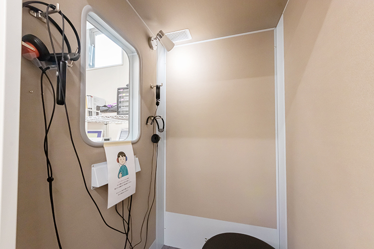 戸塚安行かみうら耳鼻咽喉科 川口市 清潔感のある院内には、各種検査機器が充実している