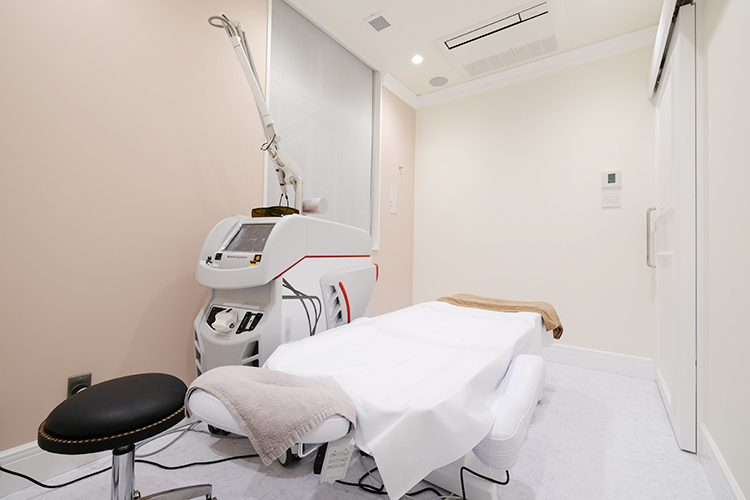 SUHADA CLINIC きじま皮フ科宝塚南口Annex 宝塚市 先進の医療機器を導入