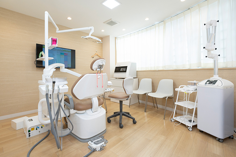 大森沢田通り歯科・予防クリニック 大田区 清潔感のある診療室。わかりやすい説明を心がける