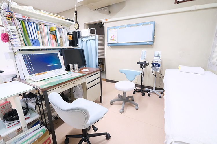 小菓医院 交野市 患者一人ひとりに寄り添い、丁寧な説明を心がけて診察を行う