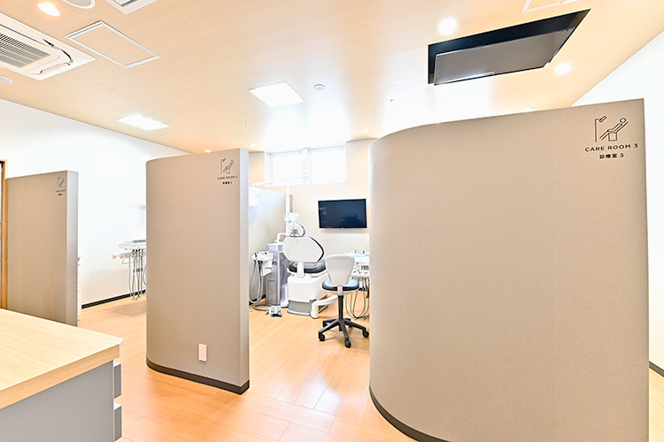 アクロスデンタルオフィス 小平市 プライバシーに配慮された半個室タイプの診察室