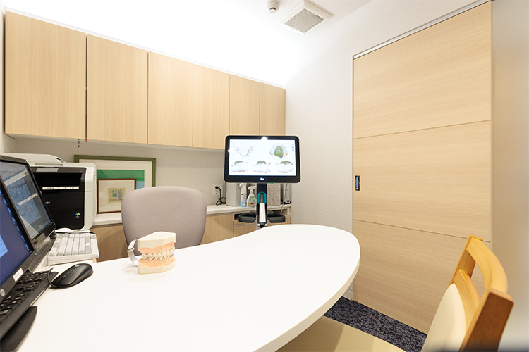 中川歯科クリニック 千代田区 3Dスキャナーを使用したカウンセリングも行う