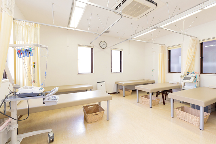 もりた内科・胃腸内科 高槻市 広々とした処置スペース