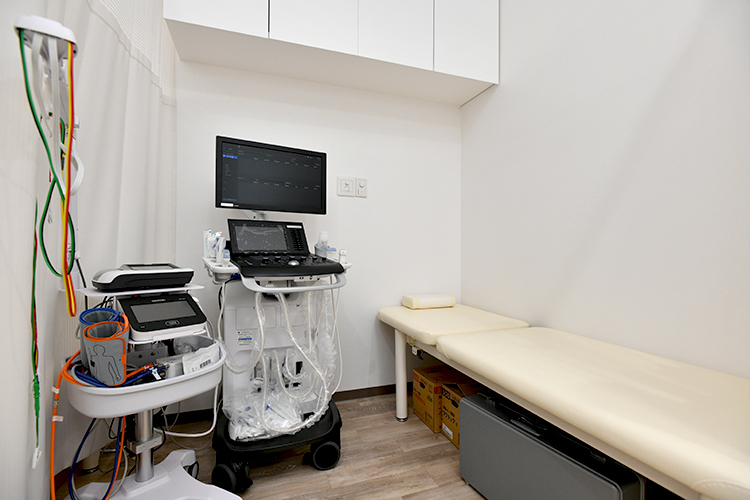 春日後楽園しのぶクリニック 文京区 清潔感のある院内には、各種機器もそろっている