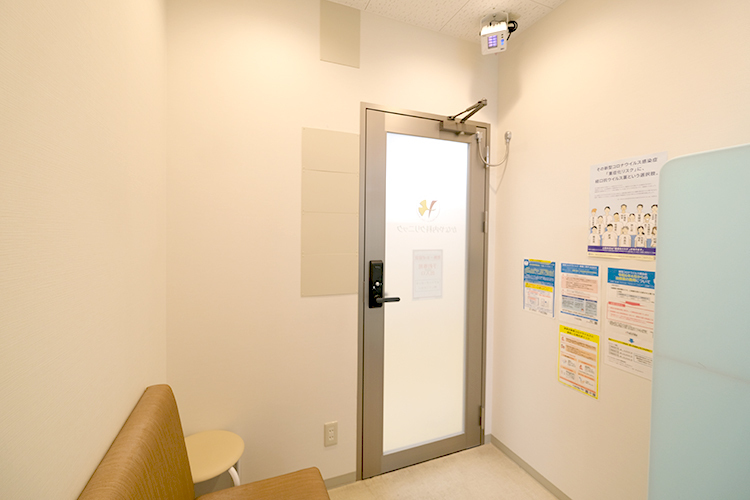 かなや内科クリニック 八王子市 発熱患者専用の待合室ではウイルスを抑制するために紫外線を使用