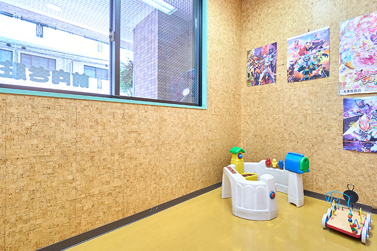 えじり子供クリニック 川崎市中原区 絵本やおもちゃが充実しているキッズスペース