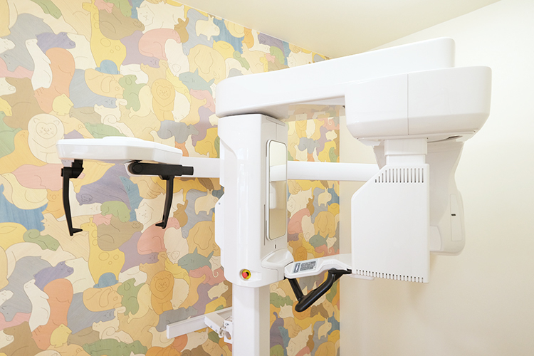 さん歯科こども・おとな歯科 糟屋郡新宮町 歯科用CTも完備され精密な診断に役立てている