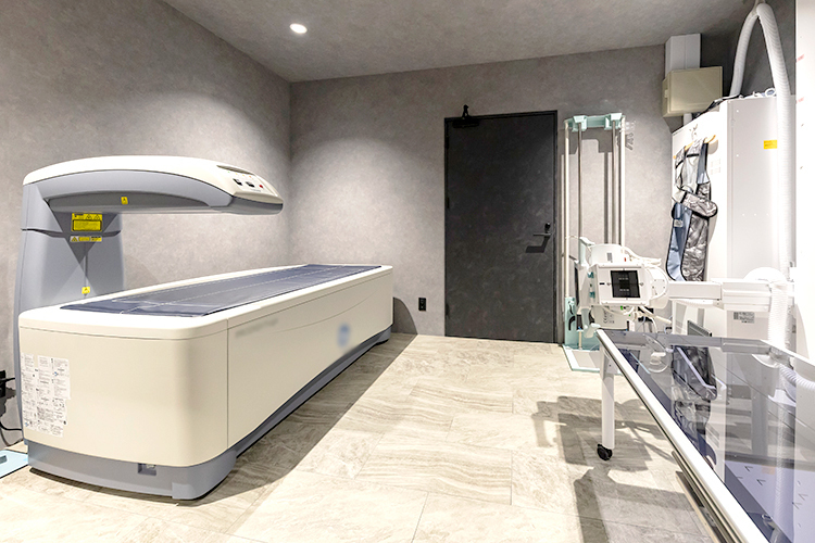 Tenjin Toya Clinic 福岡市中央区 各種検査機器を完備。MRIは提携医療機関を案内している