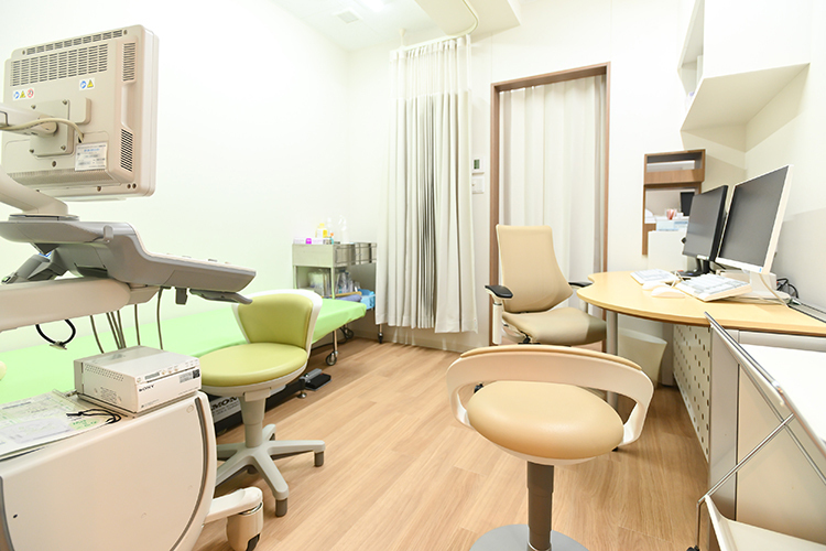 港南台かわかみ泌尿器科クリニック 横浜市港南区 膀胱鏡の部屋にはカーテンも設置しプライバシーにも配慮