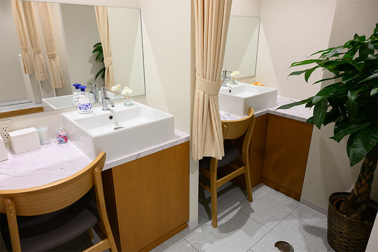 半蔵門 渡海消化器・内視鏡クリニック 千代田区 女性が安心して検査を受けられるよう、パウダールームを完備