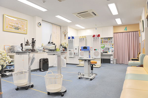 医療法人秀明会 吉田眼科医院 大阪市阿倍野区 丁寧な説明に安心して治療を受けられることも当院の魅力の一つ