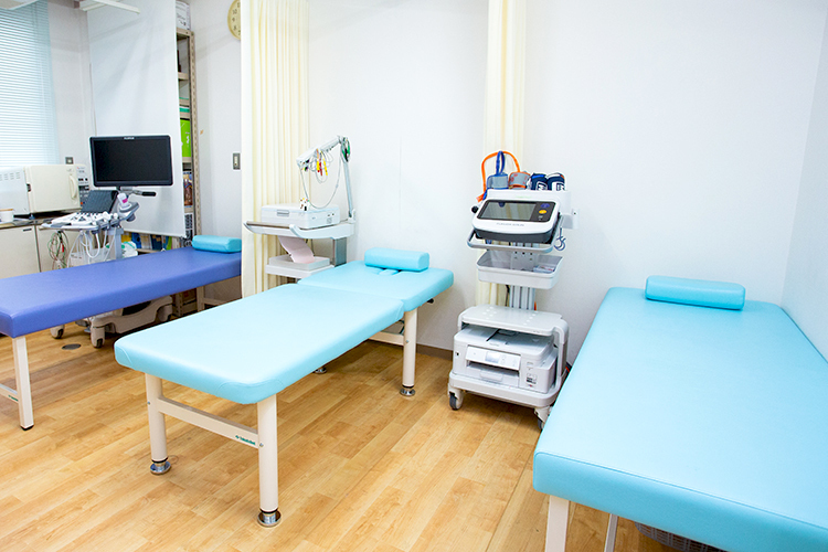 川口内科医院 京都市下京区 院内は広く、機器などの設備にもこだわる