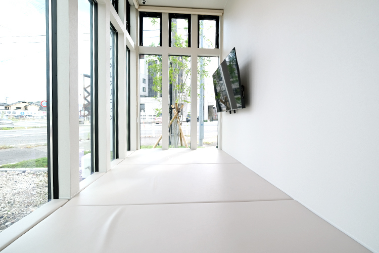W DENTAL CLINIC 瀬戸市 キッズスペースもあるので親子での来院も安心