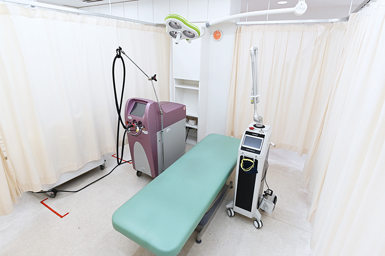 あきおか形成外科 高槻市 納得できるまでコミュニケーションをとることを心がける