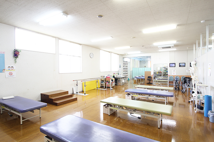 整形外科・皮膚科しまがきクリニック 新潟市西蒲区 広くて機材も多いリハビリテーション室