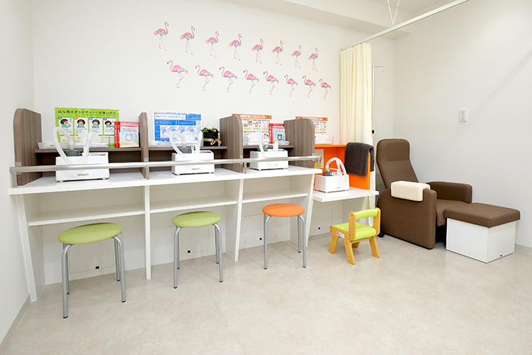 いわはしクリニック 大阪市都島区 子ども用のチェアを用意するなど子どもに配慮した院内設計