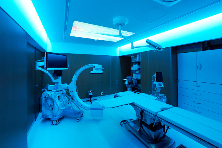 東京中野血管外科クリニック -下肢静脈瘤・透析シャント- 中野区 一人ひとり異なるシャントを形成するため、繊細な手術が行われる