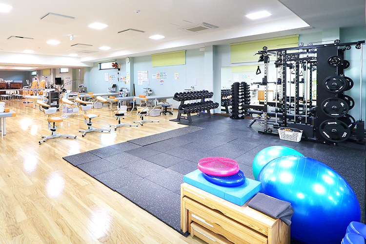 平山整形外科医院 玉名市 院内ジムやプライベートリハビリなど充実したメニューを完備