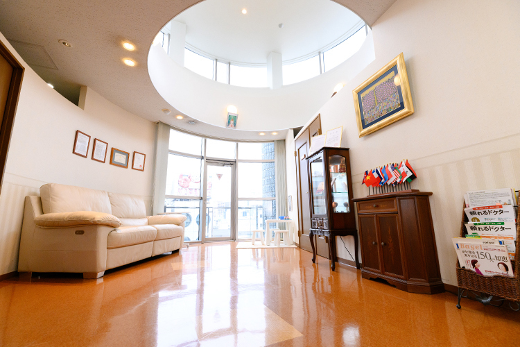 タカラクリニック 品川区 天窓からはやわらかな陽光が差し込む
