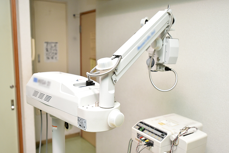 真清クリニック 千葉市花見川区 外来手術顕微鏡や網膜電位図、視覚誘発電位検査装置なども設置