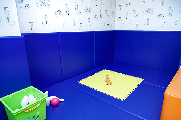 学芸大学ファミリークリニック 目黒区 子どもが遊べるよう、キッズスペースも備えられている