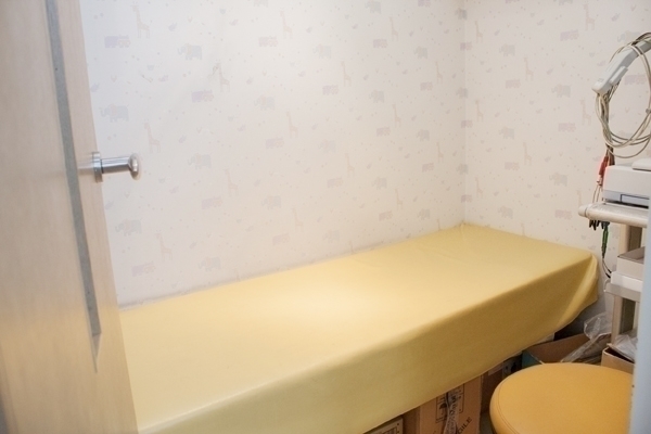 しみず医院 足立区 清潔に保たれた個室タイプの処置室