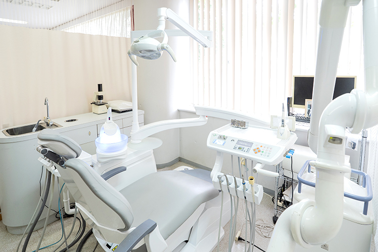 光葉歯科クリニック 鹿児島市 白を貴重とした清潔な診察室