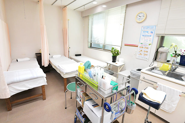 林診療所 大阪市平野区 定期検査や急変時の点滴などにも対応している