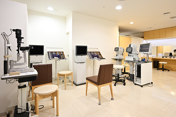 伊沢眼科 武蔵野市 深視力検査にも対応、各種機器が充実した検査室